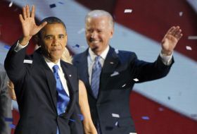 Barack Obama alături de vicepreşedintele Joe Biden.