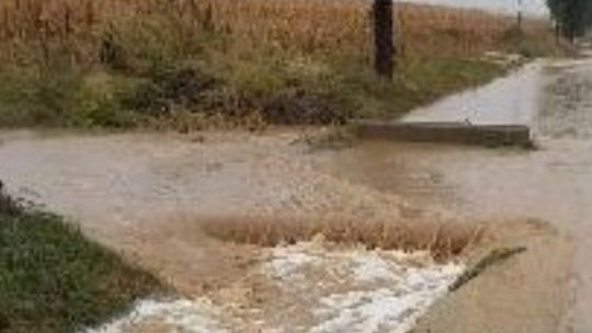 Hidrologii au emis o serie de avertizări de inundaţii pentru mai multe regiuni ale ţării