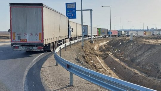 Camioanele care ies din ţară pe la Giurgiu au de aşteptat două ore pentru controlul de frontieră