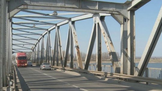 Lucrările de reparaţii pe partea bulgară a Podului Prieteniei Giurgiu - Ruse încep pe data de 10 iulie