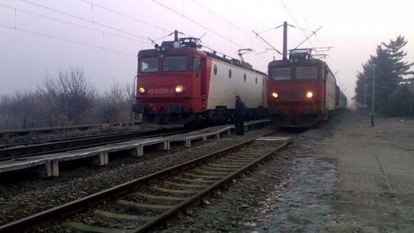 Trenurile blocate în apropiere de Vatra Dornei vor ajunge cu întârziere la destinaţie