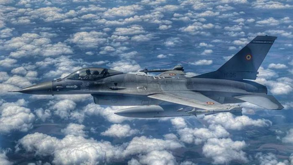 Trei avioane F-16, cumpărate de România din Norvegia, au ajuns la Câmpia Turzii