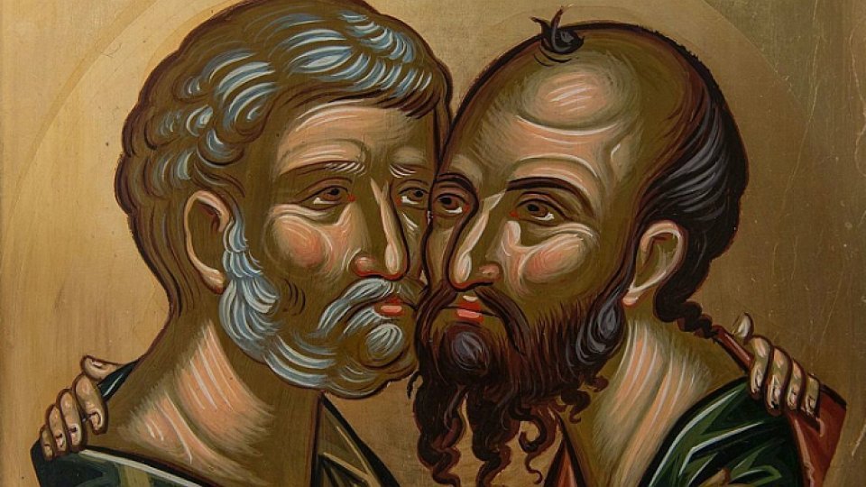 Creştinii îi cinstesc pe Sfinţi Apostoli Petru şi Pavel