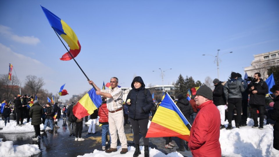 Protest în Piața Victoriei: ”Turul doi înapoi”