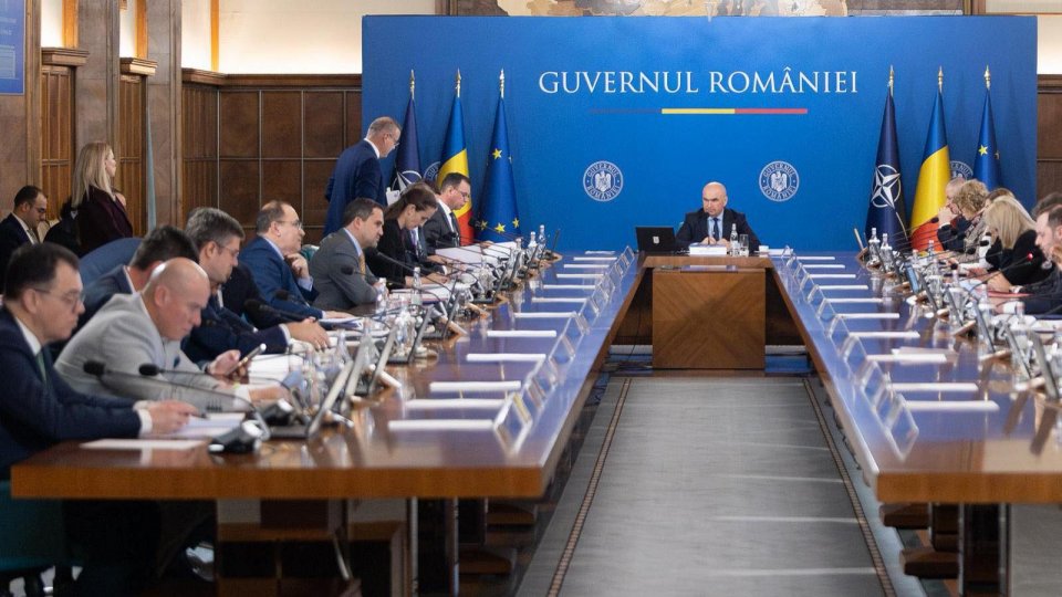 Guvernul a adoptat bugetul pentru 2026 şi îl trimite Parlamentului pentru dezbatere