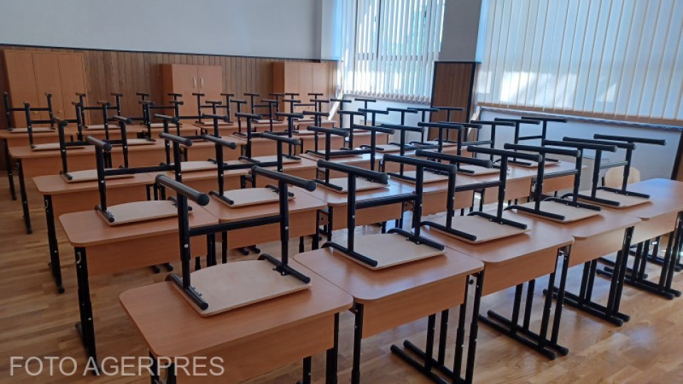 Circa 3.000.000 de elevi şi preşcolari intră în vacanţă