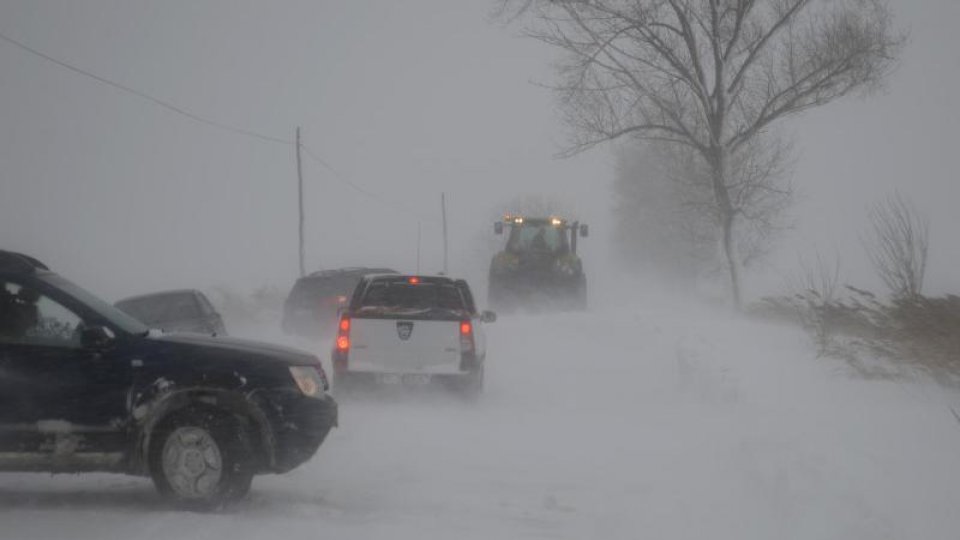Vânt puternic și ninsoare viscolită în mai multe zone ale țării