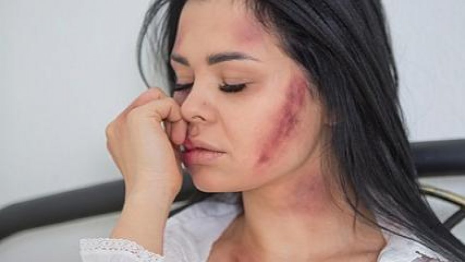 Modificările adoptate de Parlament pentru consolidarea protecţiei victimelor violenţei domestice