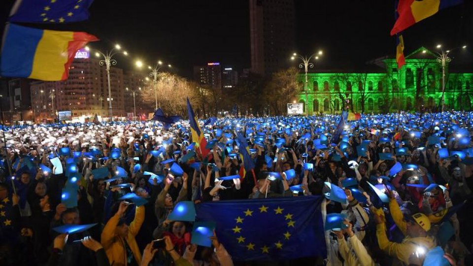 Aproximativ 10.000 de oameni au venit în Piaţa Victoriei, la un miting proeuropean