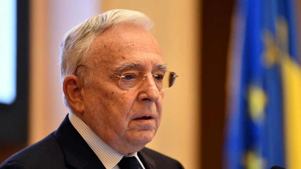Mugur Isărescu: Guvernul ar trebui să reducă datoria publică