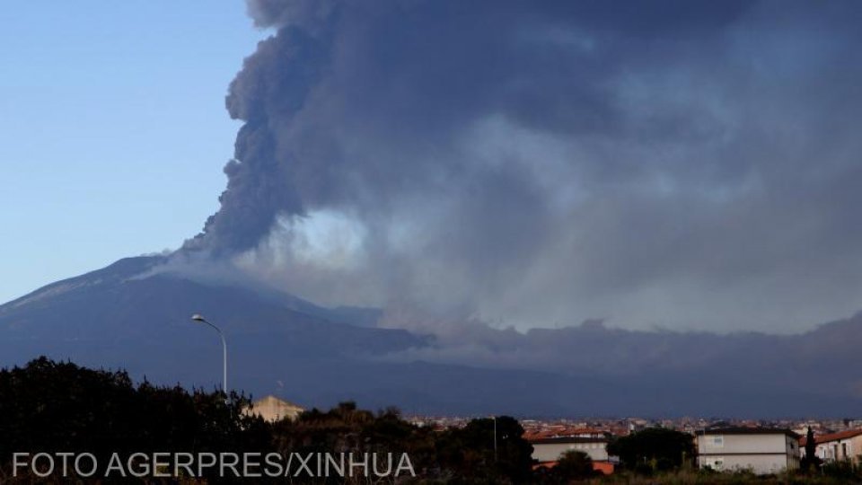 Alertă în Sicilia: „Fântâni de lavă” după erupția vulcanului Etna