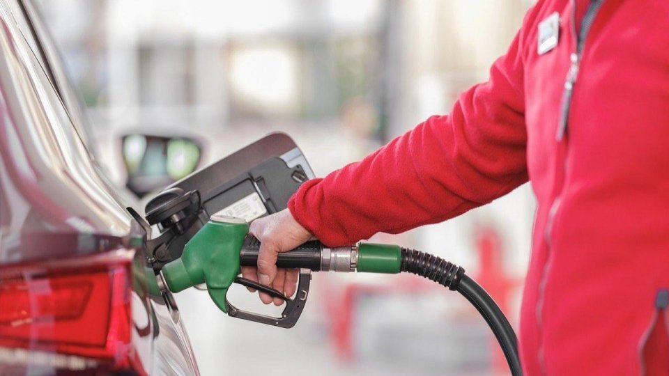 Reprezentanţii companiei OMV vor discuta cu preşedintele Nicuşor Dan şi premierul Ilie Bolojan despre preţul carburanţilor