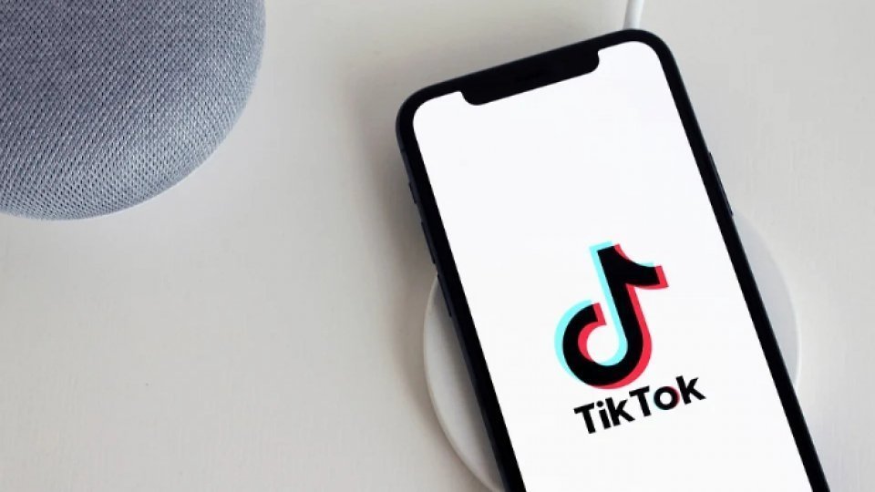 Interacțiunea cu platforma TikTok „creează dependență”