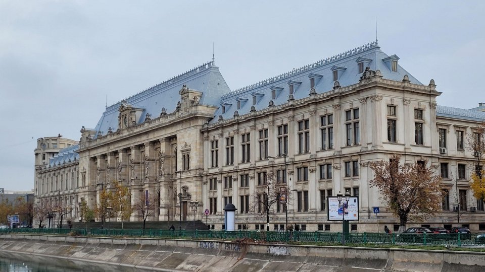 Curtea de Apel Bucureşti decide privind cererea de suspendarea a doi judecători CCR