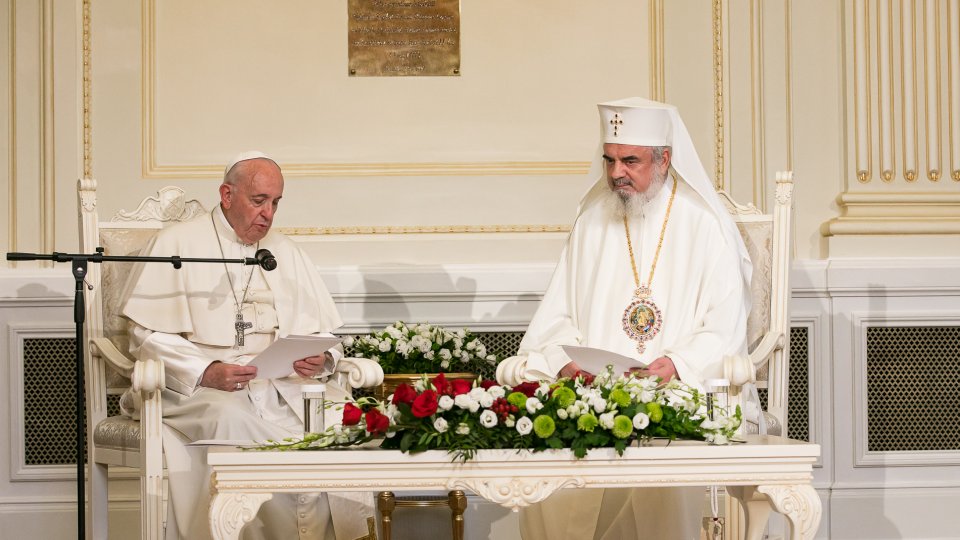 Patriarhul BOR, Daniel, îi urează Papei Francisc însănătoșire grabnică