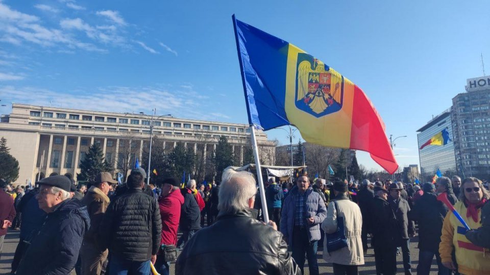 Pensionari și reprezentanți ai sindicatelor au protestat în Piaţa Victoriei