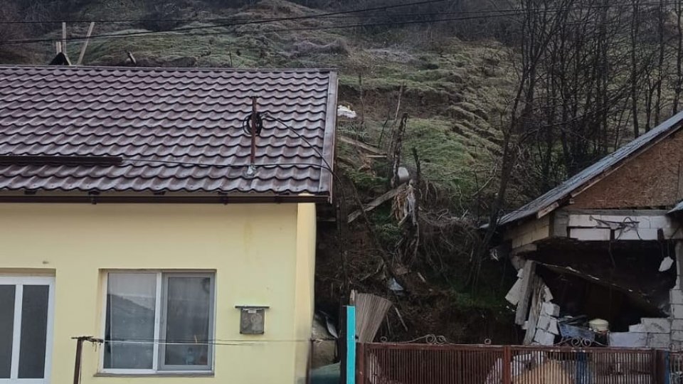 Alunecarea de teren din municipiul Slatina continuă să avanseze