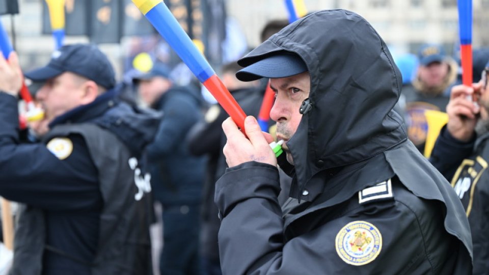 Protest al poliţiştilor şi al altor angajaţi din apărare, ordine publică şi siguranţă naţională