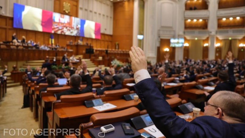 Președinții celor două camere ale Parlamentului vor fi alesi luni dimineață