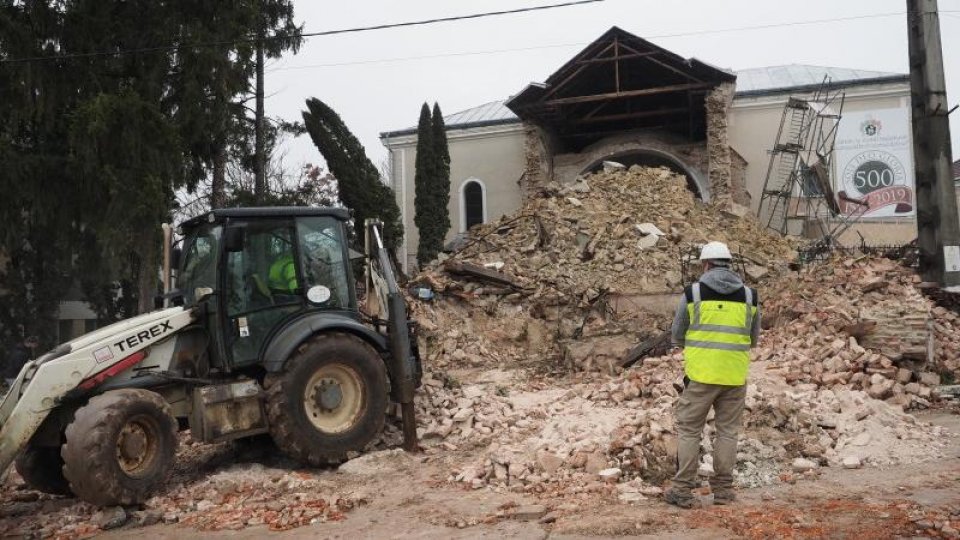 S-a prăbușit turla bisericii reformate din Cehu Silvaniei, monument din patrimoniul național