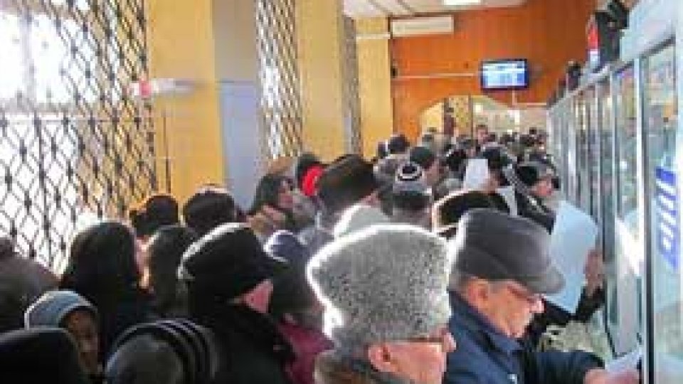 Oamenii sunt nemulţumiţi că trebuie să plătească taxe și impozite mai mari