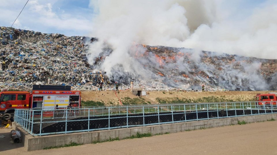 Autorităţile încearcă să închidă gropile de gunoi neconforme