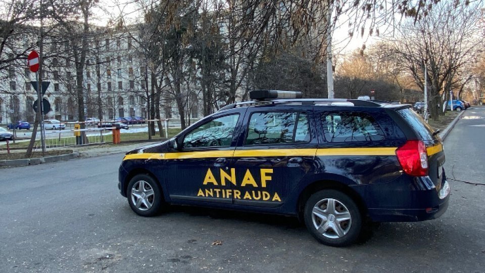 Mii de maşini blocate după controalele ANAF la firmele de ride-sharing