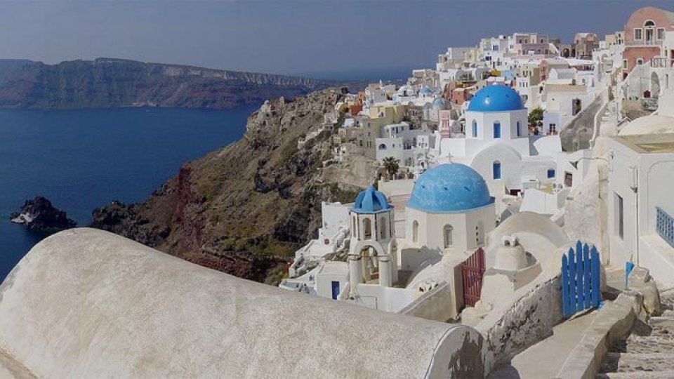 Ministerul de Externe recomandă evitarea deplasărilor către Santorini