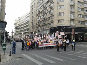 Mars al angajatilor din sistemul sanitar in Bucuresti, 2 noiembrie 2013.