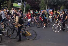 Protest al bicicliștilor &icirc;n București.