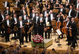 Orchestra Simfonică a Radiodifuziunii din Praga pe scena Sălii Radio.