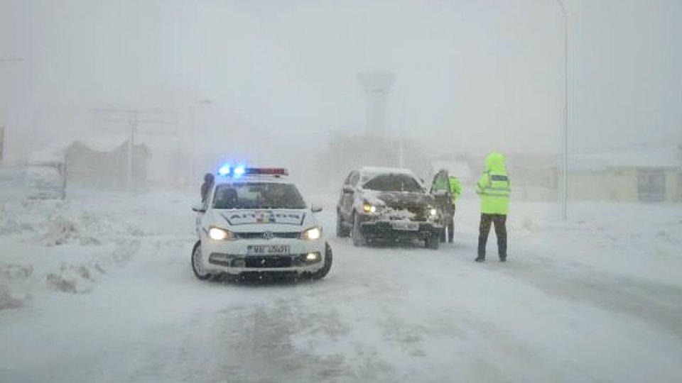 Cod portocaliu şi cod galben de vânt şi ninsori viscolite în zone din 15  judeţe până vineri seara | România | Radio România Actualitați