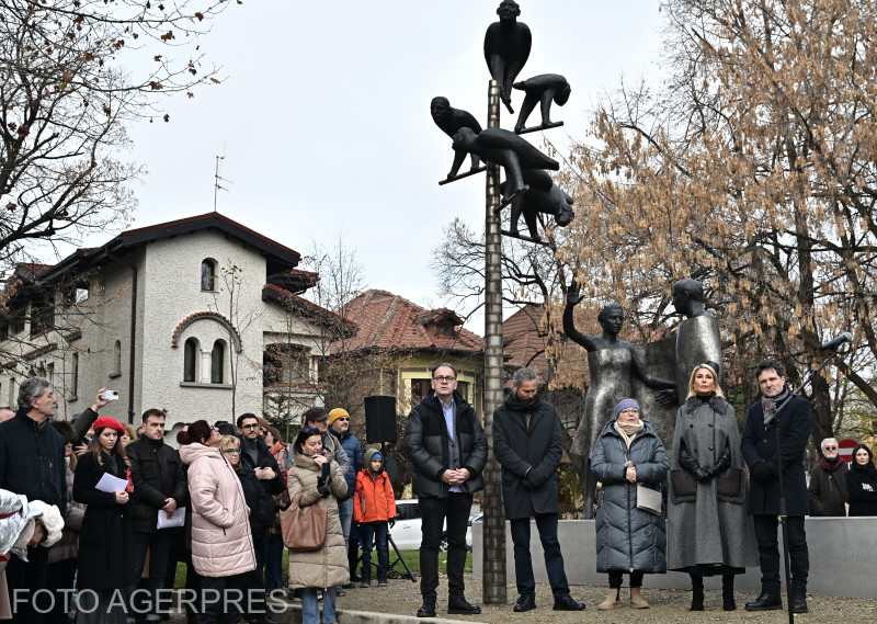 Ceremonia de dezvelire a grupului statuar Lovinescu-Ierunca, eveniment organizat de Fundatia Humanitas Aqua Forte si Editura Humanitas.