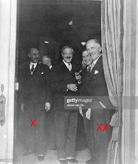 Cancelarul Germaniei Franz von Pappen (XX) într-o întâlnire cu ministrul Comnen (X) la Berlin, 1932