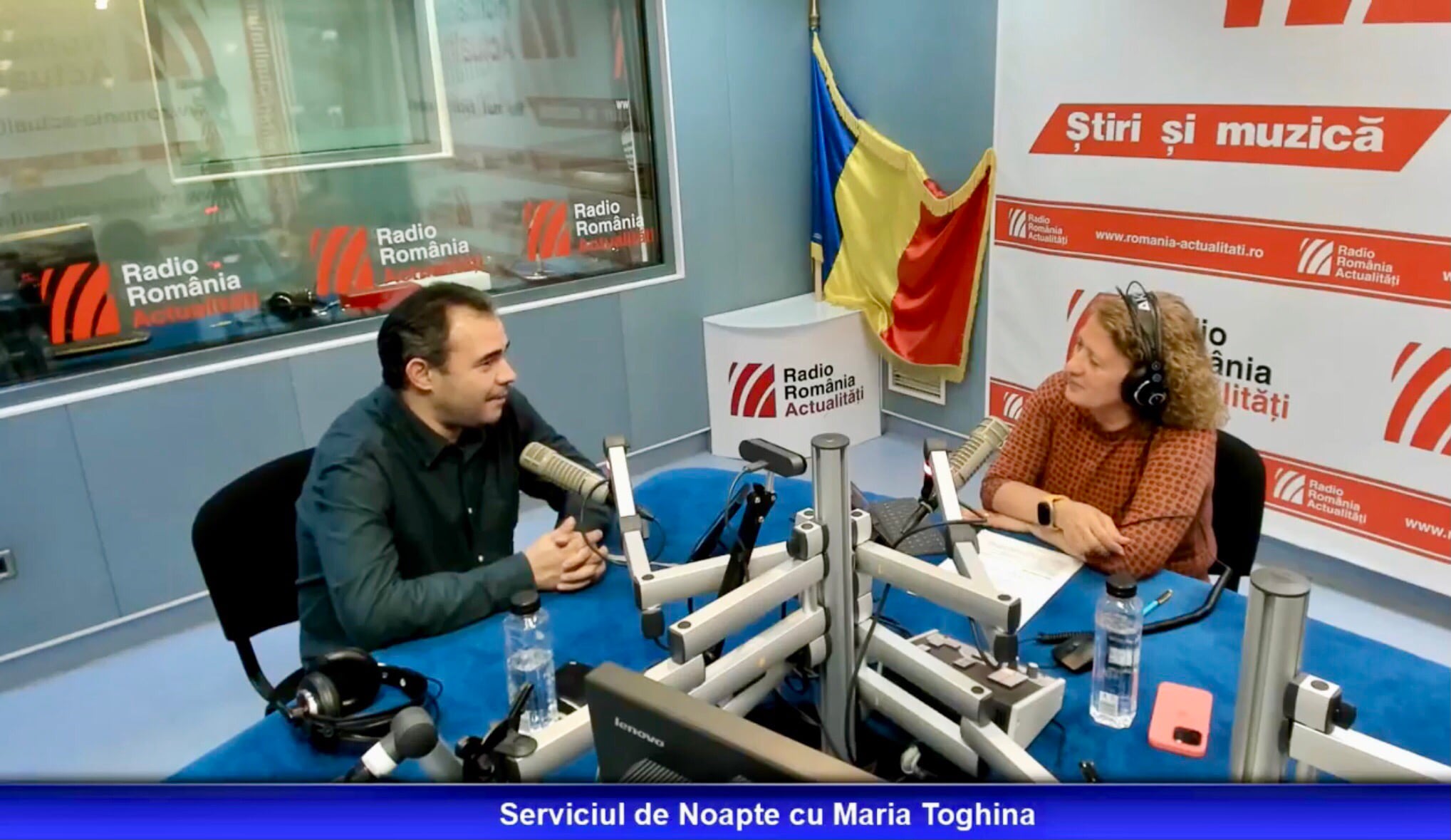 Andrei Tudor în studioul Serviciului de noapte cu Maria Țoghină.