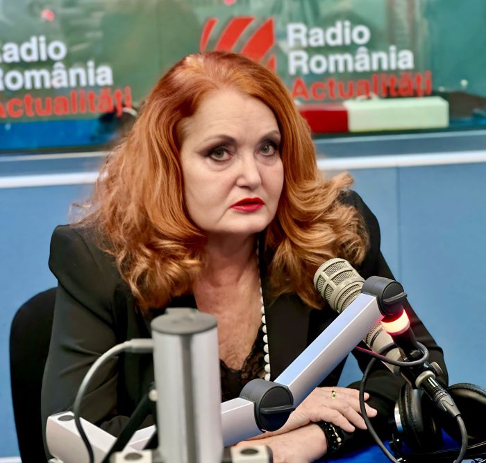 Medicul Cristina Berteanu, în studioul emisiunii Serviciul de noapte cu Maria Țoghină.