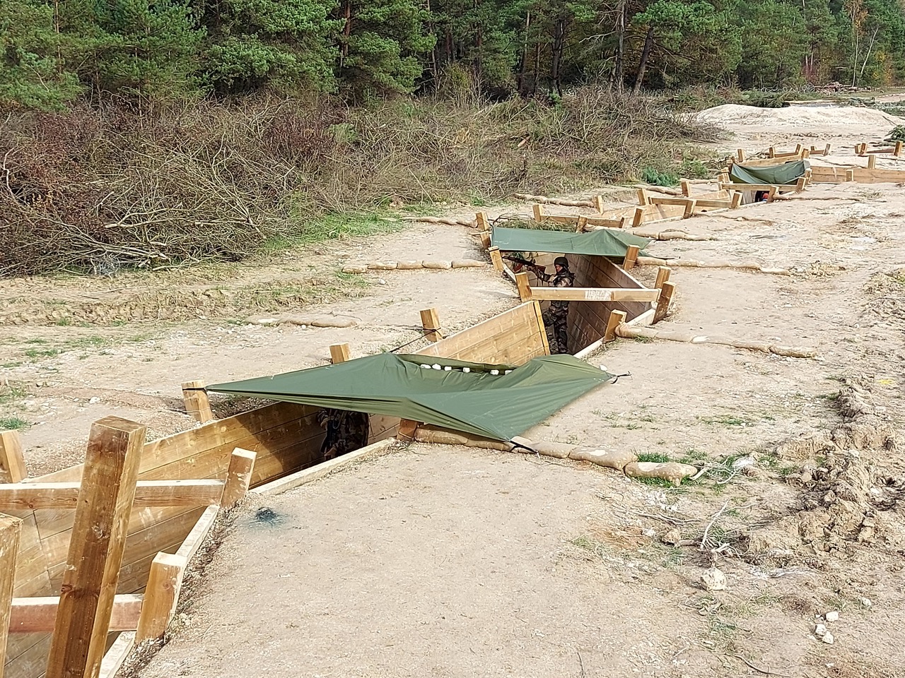 Antrenamente ale militarilor ucraineni în Franța.