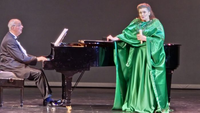 Soprana Felicia Filip și pianistul Viniciu Moroianu, la Concertul Extraordinar de la Lima, cu ocazia Zilei Naționale a României.