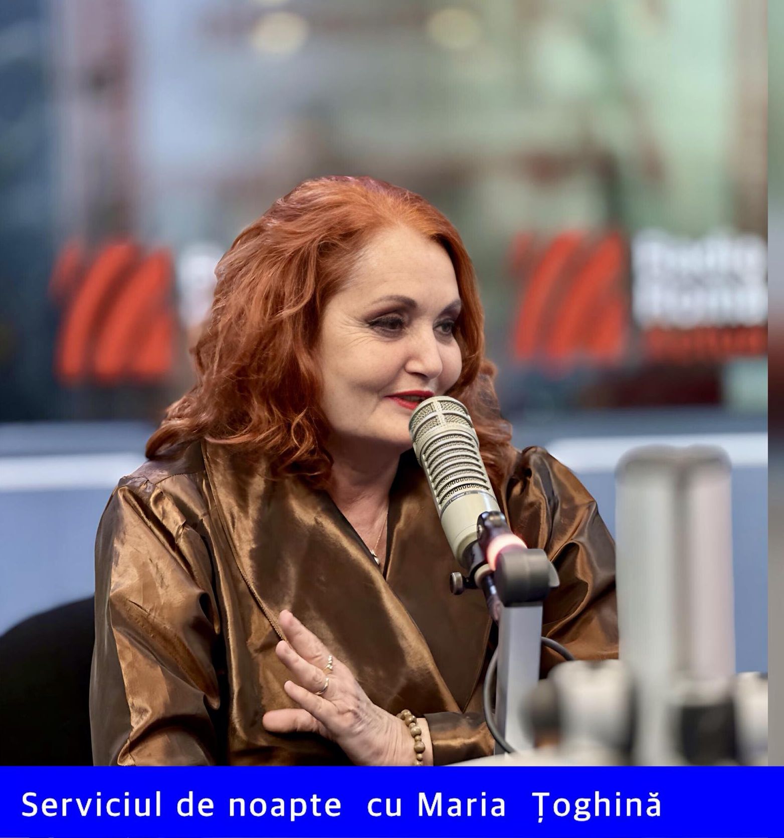 Medicul Cristina Berteanu, în studioul emisiunii "Serviciul de noapte" cu Maria Țoghină.