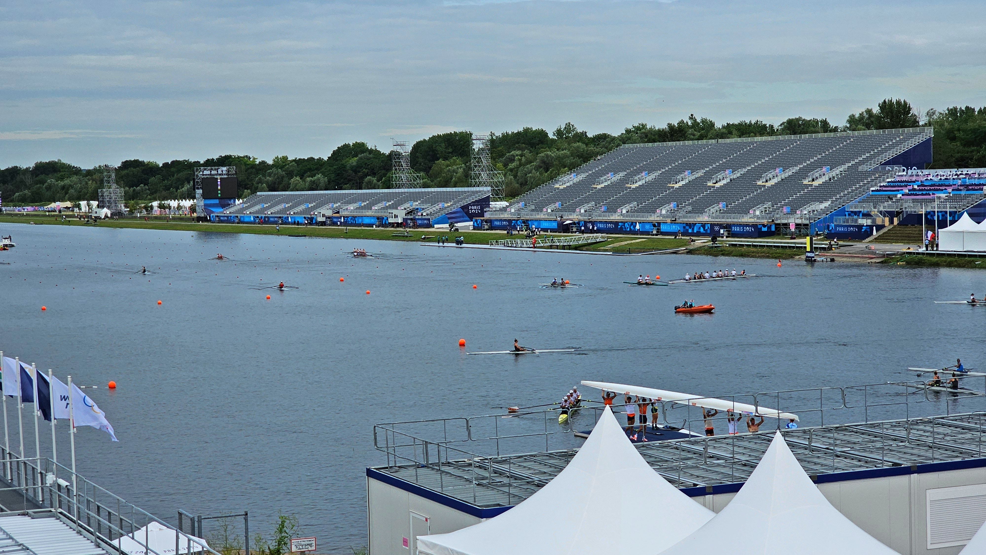 Canalul olimpic de la Vaires-sur-Marne va găzdui atât întrecerile de canotaj, cât și pe cele de la kaiac-canoe