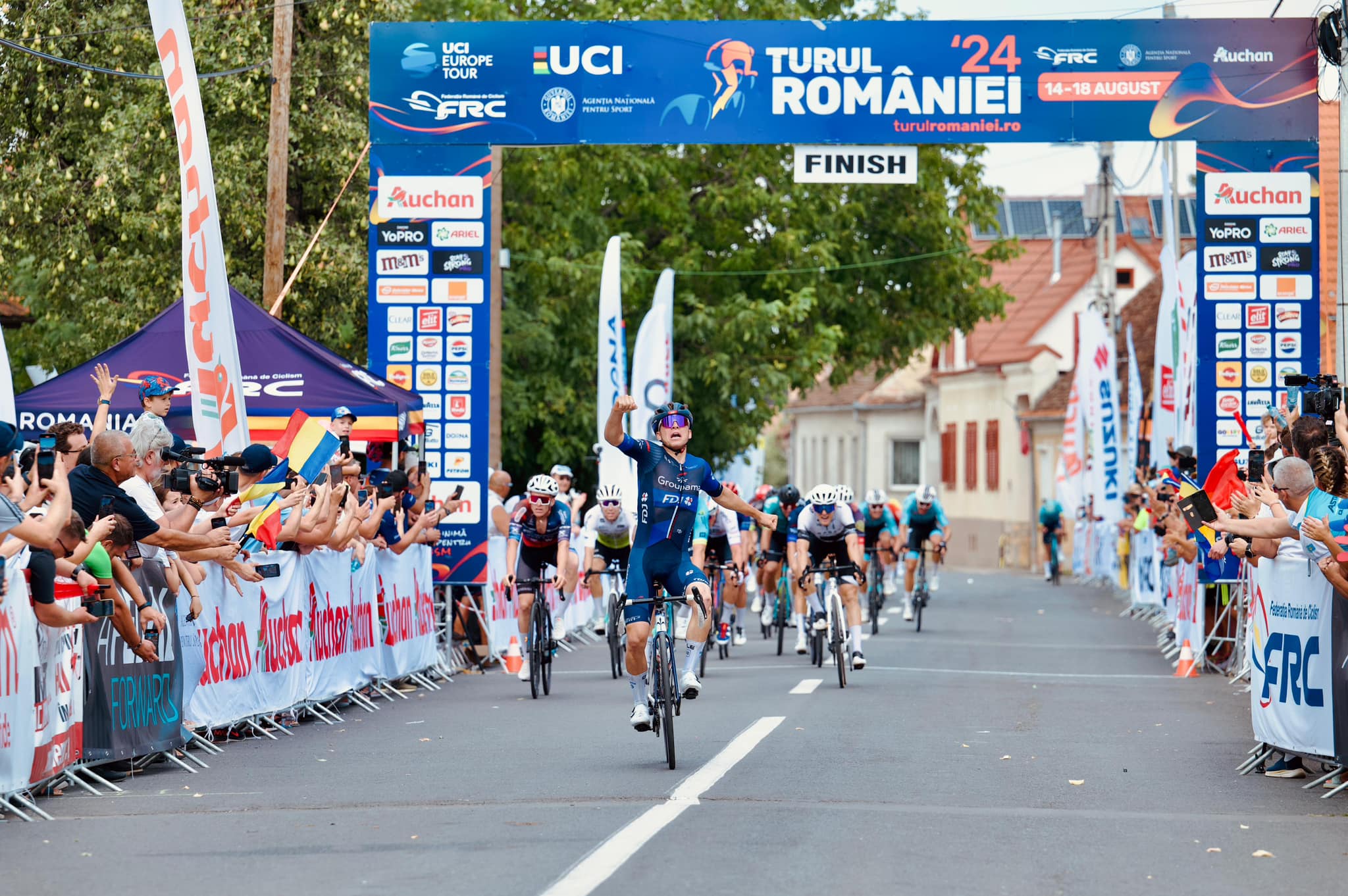 Căștigătorul finishului de la Cristian și podiumul etapei a treia a Micii Bucle