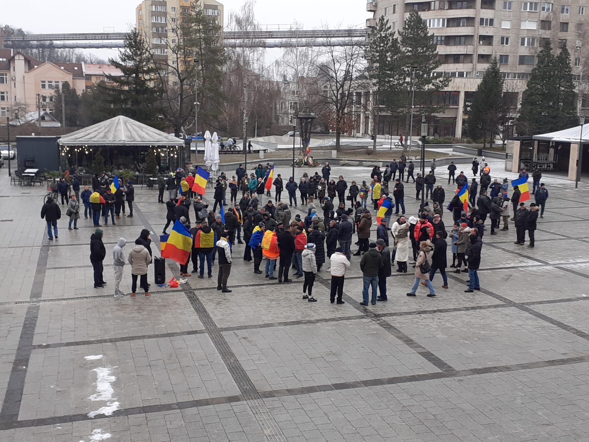 Miting AUR în fața Prefecturii Caraș-Severin.