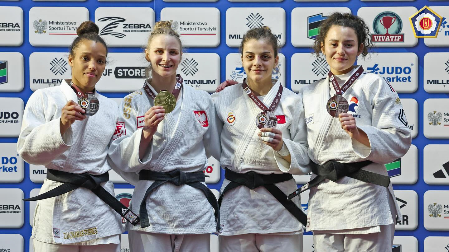 Judoka română de origine cubaneză Amanda Zuaznabar-Torres (prima din stânga) a cucerit argintul, la 63 de kilograme